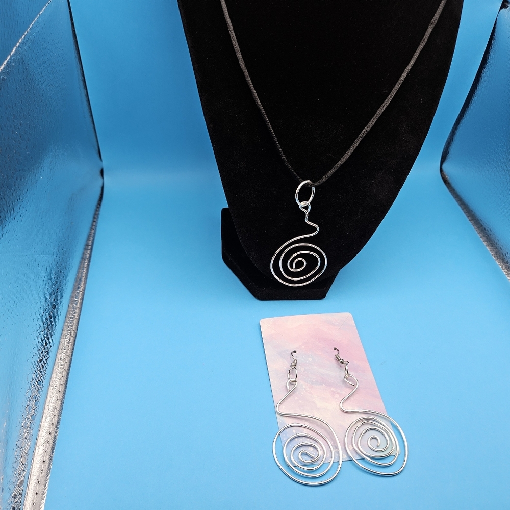 Silver Swirl Necklace Set